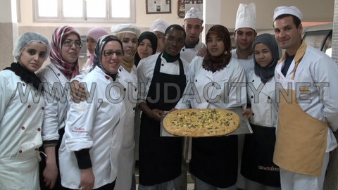 متدربي مركز عمر بن عمر للفندقة بوجدة يتفننون في الأكلات ـ البيضية VIDEO